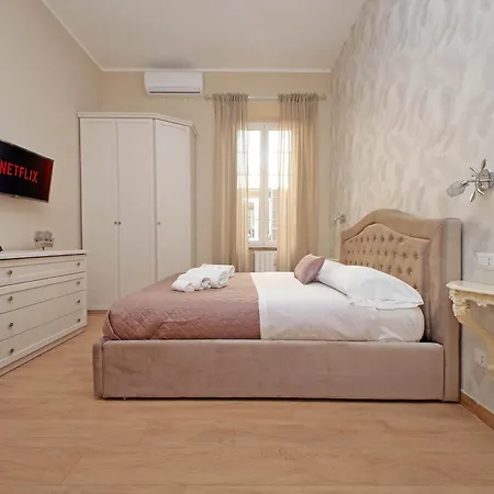 Daire Julius House *