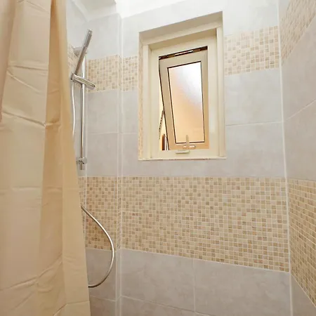 アパート Julius House *