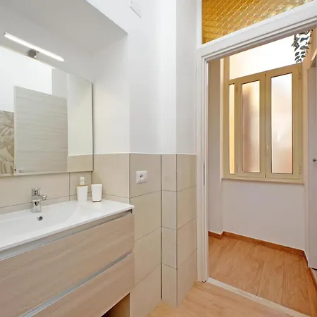 アパート Julius House *