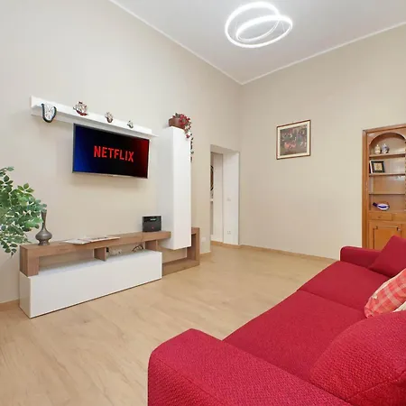 アパート Julius House