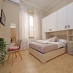 アパート Julius House