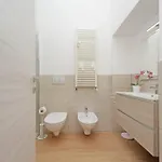アパート Julius House
