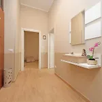 アパート Julius House ローマ